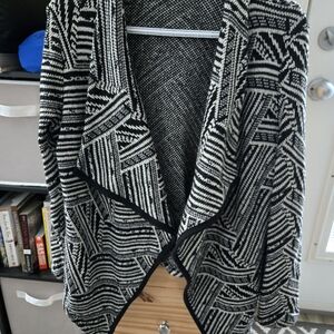 Papillon Blanc Black and White Geometric Cardigan